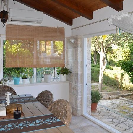 Issa Holiday Home - 3 Min Walk To Beach Kaštela Exterior foto