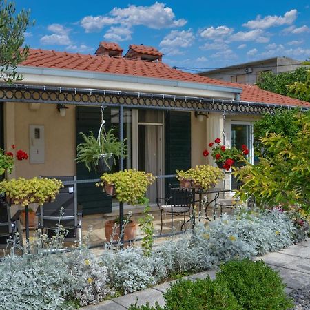 Issa Holiday Home - 3 Min Walk To Beach Kaštela Exterior foto
